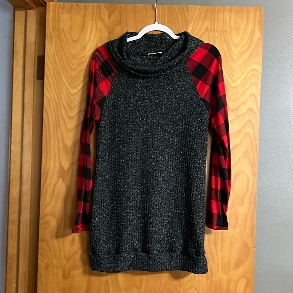 Turtle neck Red and gray Sweater size med